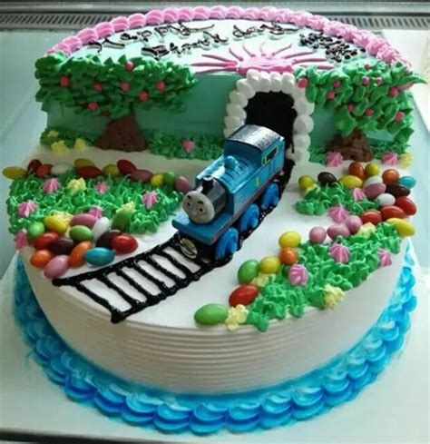 蛋糕小火车怎么做,托马斯小火车运蛋糕