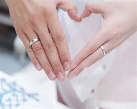 女的戒指戴哪个手,戒指不同的戴法的意义是什么