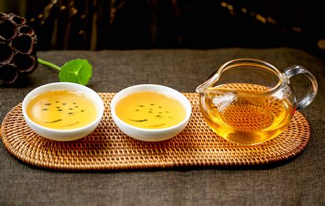 普洱熟茶和红茶哪个性平和,如何分清熟普和红茶呢