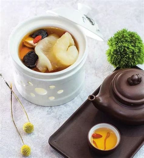 松茸菌花膠燉雞湯的功效 鮮松茸菌花膠煲湯