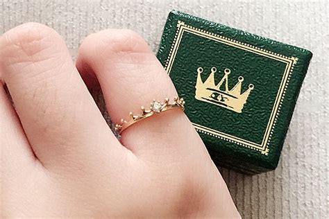 女人的婚戒带哪个手指,女的结婚戒指应该戴哪个手指