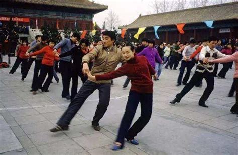 80年代劇中有穿喇叭褲的故事片電影有哪些