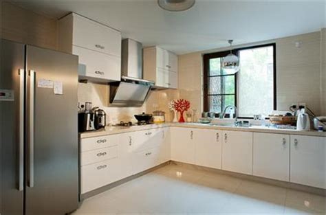 厨房用什么砖容易清理,一般厨房应该用什么样的瓷砖呢