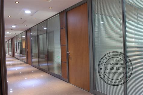 辦公室裝修中如何打造高質量玻璃隔斷?