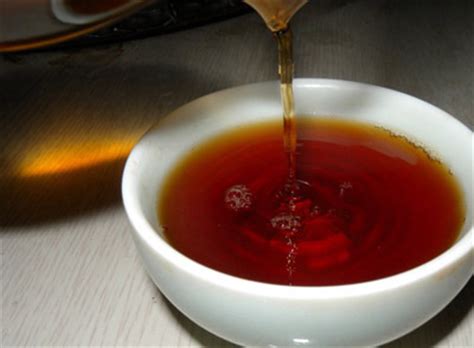 普洱中期茶是什么颜色,喝普洱中期茶很简单