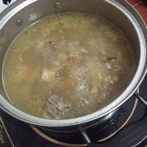 排骨和松茸煲汤最好喝又营养,松茸排骨汤的做法