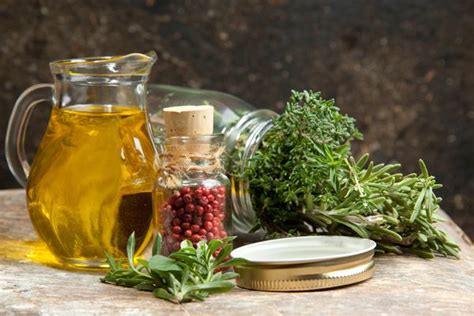 大豆油、玉米油、菜籽油、葵花籽油、橄榄油和猪油各自有什么特性？它们各自的优缺点又是什么？