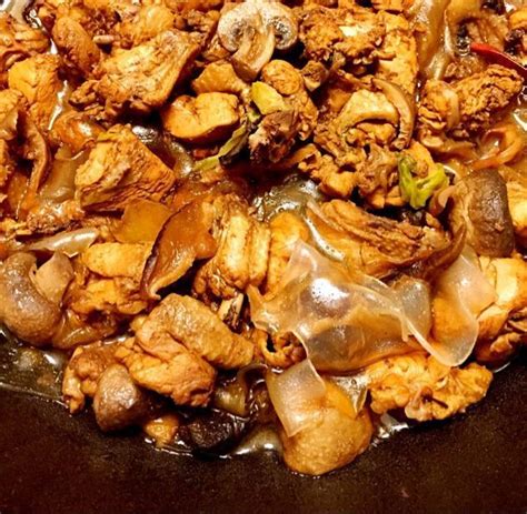 鸡炖蘑菇粉条怎么做,香喷喷的小鸡炖蘑菇粉条