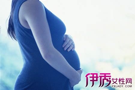 胎儿9个月在妈妈肚子里的姿势