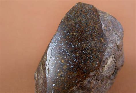 宝石陨石属于什么陨石,什么陨石中有红宝石