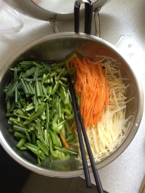 用胡萝卜和鸡腿焖饭,胡萝卜和米饭怎么做好吃