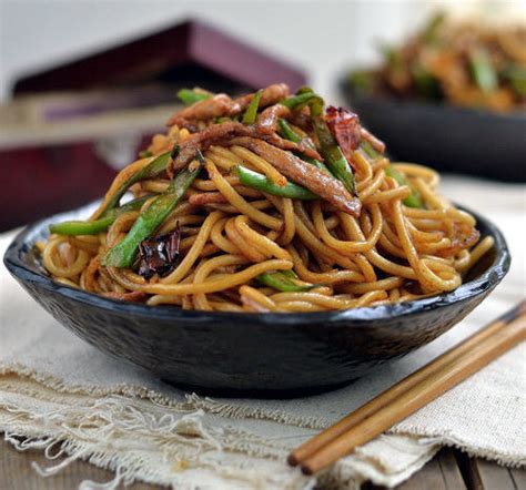 肉片炒面豆搭配肉汤饭,面豆炒肉怎么做好吃法