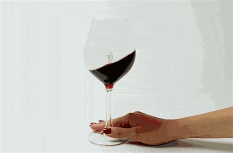 女人喝红酒幽默文案(通用115条)