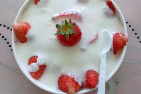 草莓放酸奶冷凍,酸奶草莓怎么冷凍成型