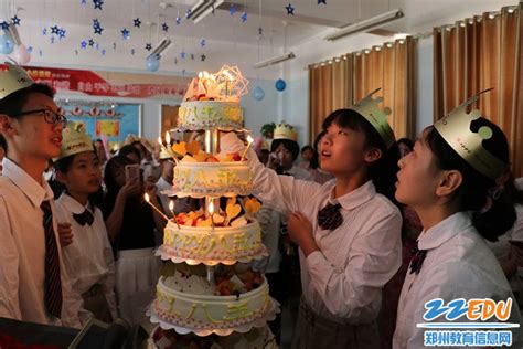 35岁妈妈给14岁儿子过生日