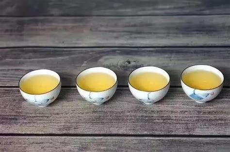 怎样判断普洱茶的年份,怎么分辨生普洱的年份