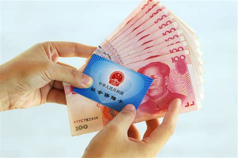 社保交多少年可以领生育金