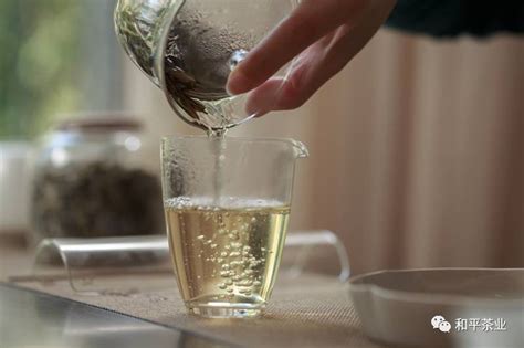 碱性水泡绿茶茶汤容易怎么,普洱茶茶汤品质与水质的关系