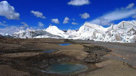 世界奇景之一——珠穆朗玛峰，圣洁的“雪山女神”