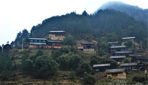 百年藏寨尼巴村