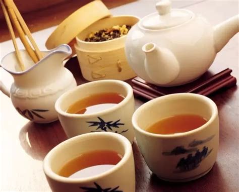 绿茶对痛风有什么好处,痛风患者经常喝茶
