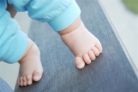 宝宝学走路喜欢踮脚尖正常吗