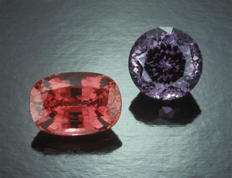玫红尖晶石是什么,石榴石的寓意是什么