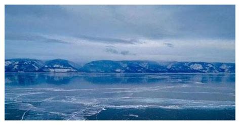 看蓝色的冰的好地方：世界最深的淡水湖---贝加尔湖