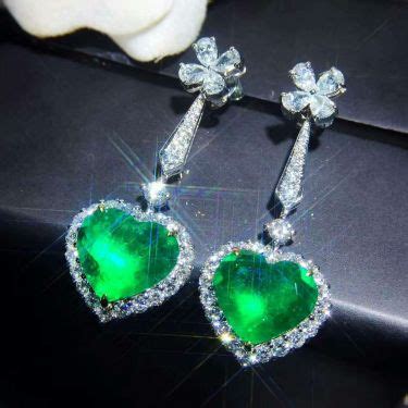 绿色半宝石有哪些,奢华的半宝石装饰