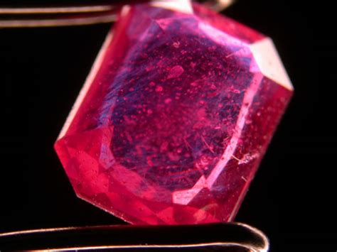 红宝石玻璃怎么鉴别方法,怎么辨别真假水晶