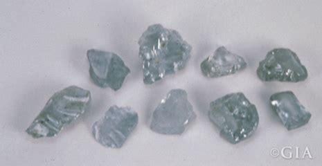 蓝宝石原石多少钱1克拉,宝石王国或发现世界最大蓝宝石原石