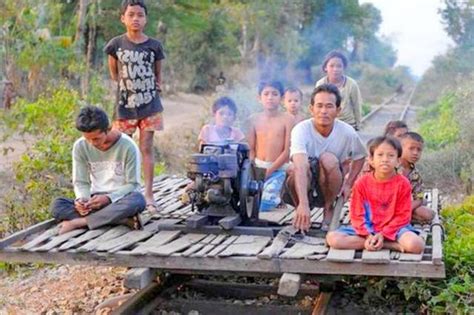 柬埔寨独一无二的交通工具—竹火车