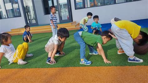 帮助孩子手臂运动技能发育的游戏