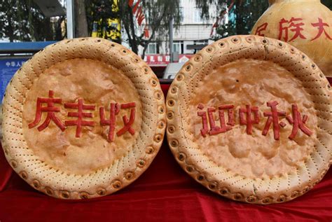 新疆阿瓦提县：小馕饼乘旅游东风助力群众增收