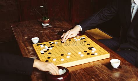 跟电脑下象棋好还是和人下象棋好?