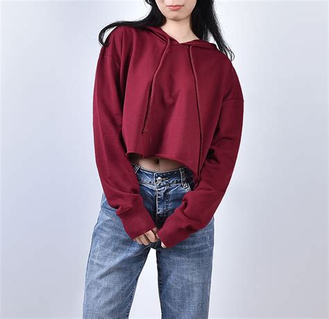 女士衛(wèi)衣怎么搭配?有知道的告訴一下