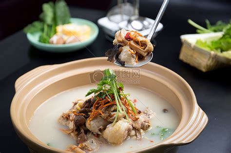 花胶瑶柱润颜鸡汤的做法 鱼胶瑶柱松茸土鸡汤