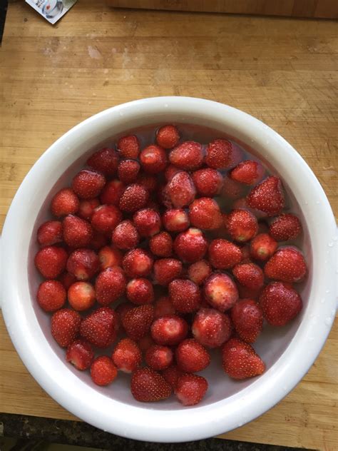 草莓罐头怎么蒸啊,酸酸甜甜的草莓罐头