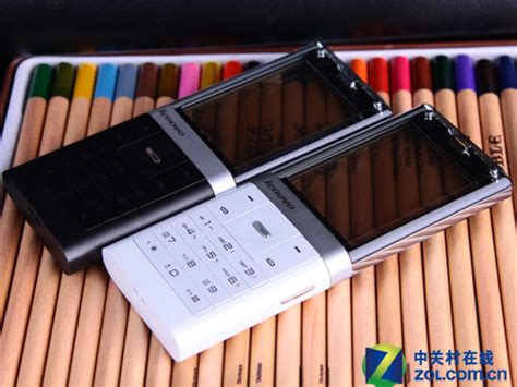 在泳池里掏出透明手机联想s800手机电池