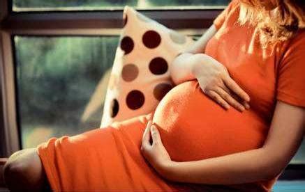 孕妇摸肚子会造成胎儿脐绕颈吗
