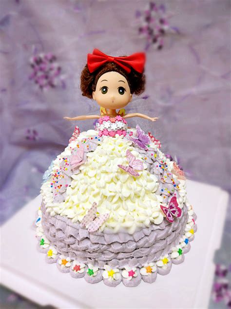 芭比娃娃公主的蛋糕怎么做的,给芭比娃娃做公主裙