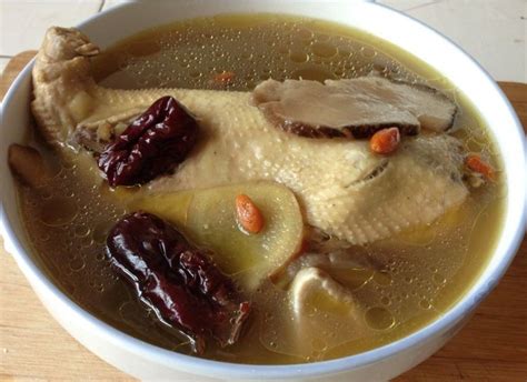 松茸鸡汤可以放大枣枸杞子吗 红枣松茸炖鸡汤怎么做