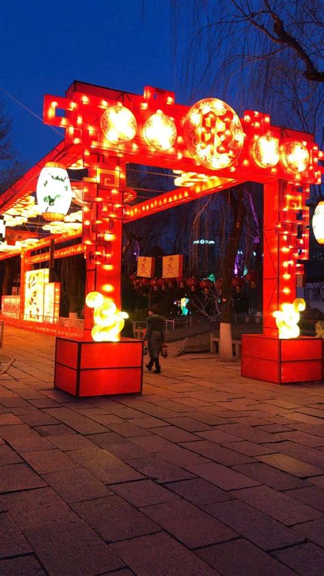 济南趵突泉看灯会-写景作文300字（集锦4篇）