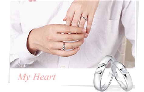 情侣戒指带哪个手上,佩戴情侣戒指浪漫吗