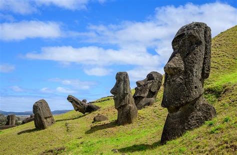 一座鲜活的露天博物馆，智利复活节岛探索巨大石雕的秘密