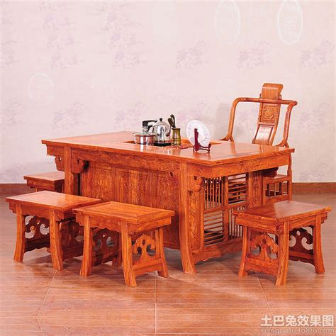 红木茶桌面上要不要放玻璃什么的,那必须安排气度非凡的红木茶桌