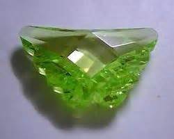 深绿色是什么水晶,真玉是什么颜色