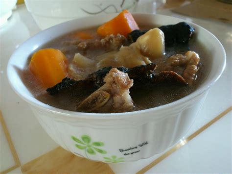 松茸煲猪骨汤可以放什么材料 灵芝和松茸煲猪骨汤