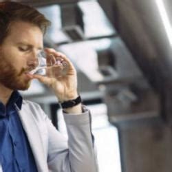 新生儿夏天在家洗澡