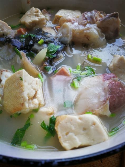 轻松生活鱼头豆腐汤,鱼头玉米豆腐汤怎么做好吃